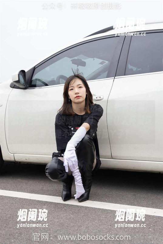 BoBoSocks袜啵啵 - 小甜豆最新写真：油亮白丝（脚尖透明款），竟让人怀疑这个夏天是不是要流行脚丫子！