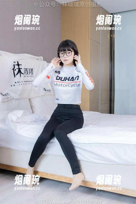 BoBoSocks袜啵啵-砂糖 BoBoSocks袜啵啵 - 黑棉袜几乎要把砂糖淹没了,下载写真集带你一起感受!