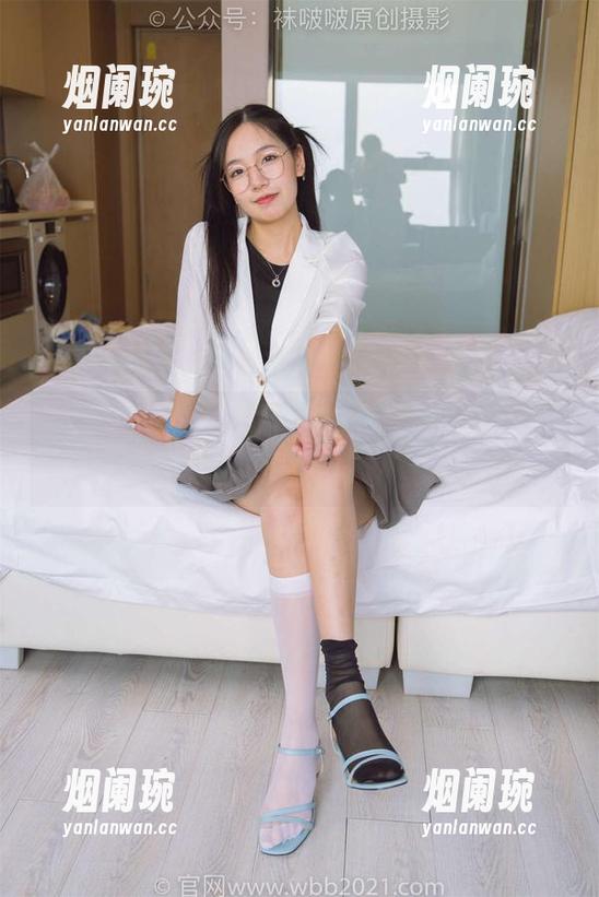 BoBoSocks袜啵啵 - 厚白丝：芝士的最新写真作品，没想到竟然这么撩