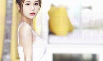 Feilin嗲囡囡 – 水波荡漾中的Emily尹菲，免费照片让你忘记泳池的尴尬瞬间！
