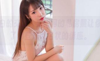 黑与白的交融，果团网的私房照让你想起了那些难以名状的情感。