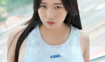 观看Pia(피아)的校服，图片里的那种青春气息，真的是，唉，谁能抵挡？
