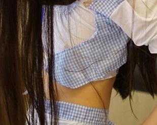 让人眨眼的红色蕾丝——ROSI写真的原图背后有故事？