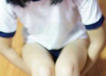 ROSI嫩学妹制服全套图包：青春美丽与幽默的完美结合！