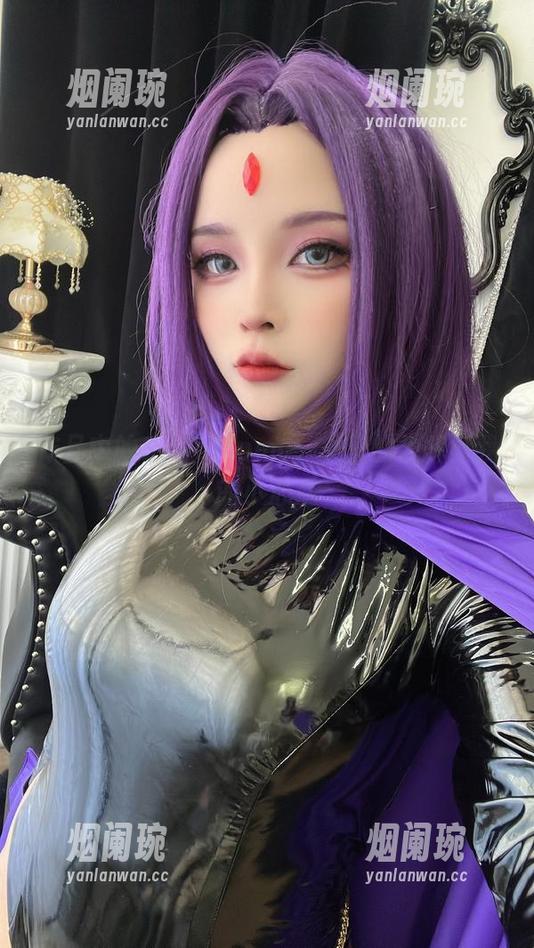作品中的SayoMomo：女王的光辉与我的小心心