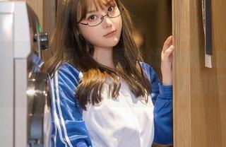 Xiuren秀人网 – 你看过奶油妹妹的制服图集吗？下载之前我还在犹豫呢。