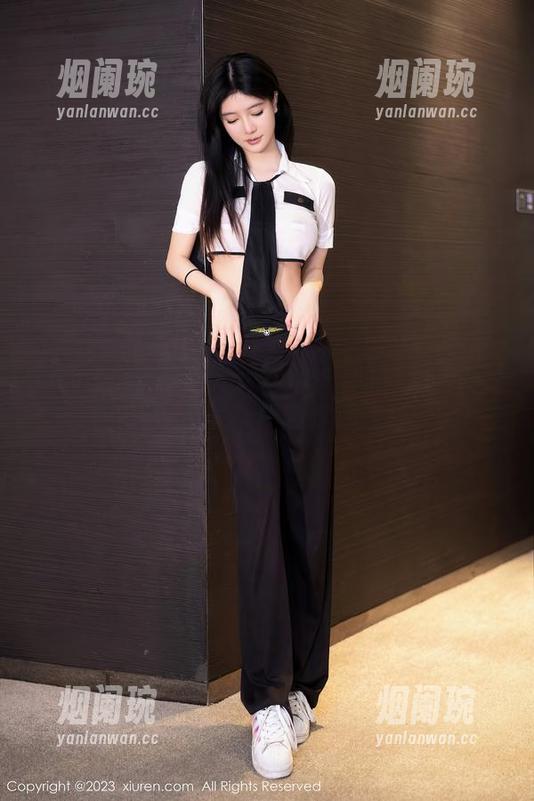 Xiuren秀人网 - 安妮Tess的女王风范合集：一页一故事，你随时都能翻一翻！