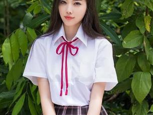 Xiuren秀人网 – 戴上眼镜，王心悦的魅力指数翻倍！快来看这精选写真集！