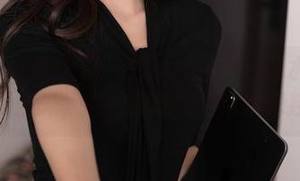 Xiuren秀人网 – 透过白白Alina水手服的无圣光，图片里的情绪好难把控！