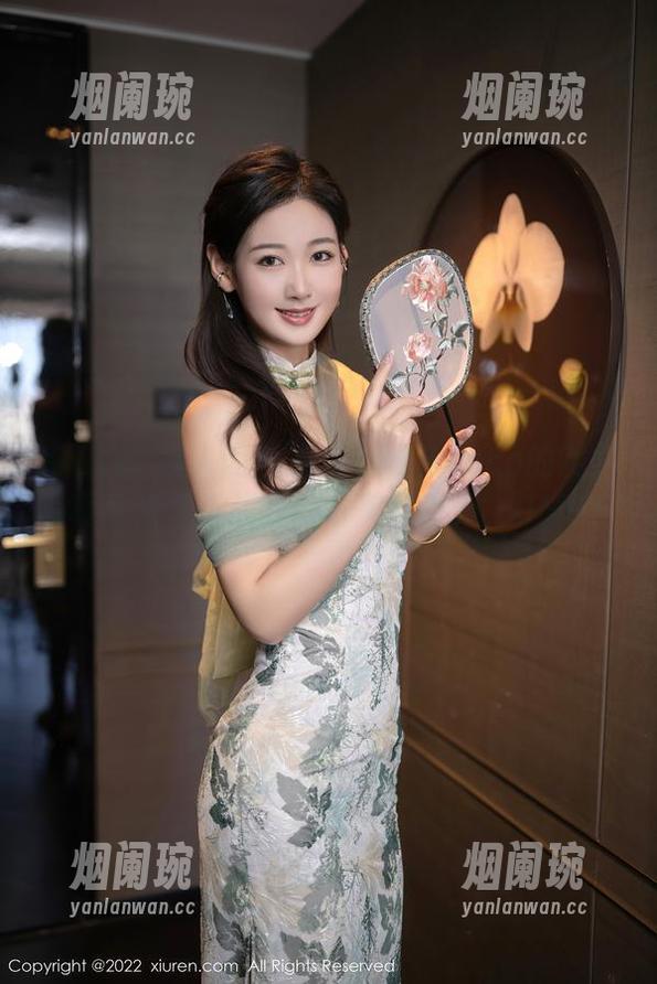 Xiuren秀人网 - 看！赵惟依coco的镂空写真竟然在挑战我的审美承受力，OMG！