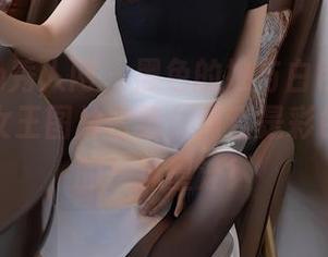 Xiuren秀人网 – 黑色的她与白色的我：邹晶晶女王图片合集，简直是彩色屏幕上的一抹墨汁！