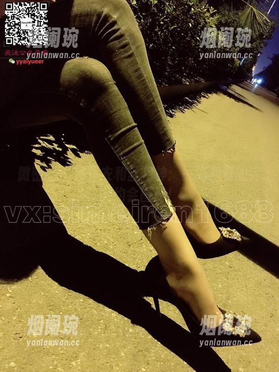 丝月神 微密圈 - 连体衣和丝月神:一场视觉的完美约会图册!