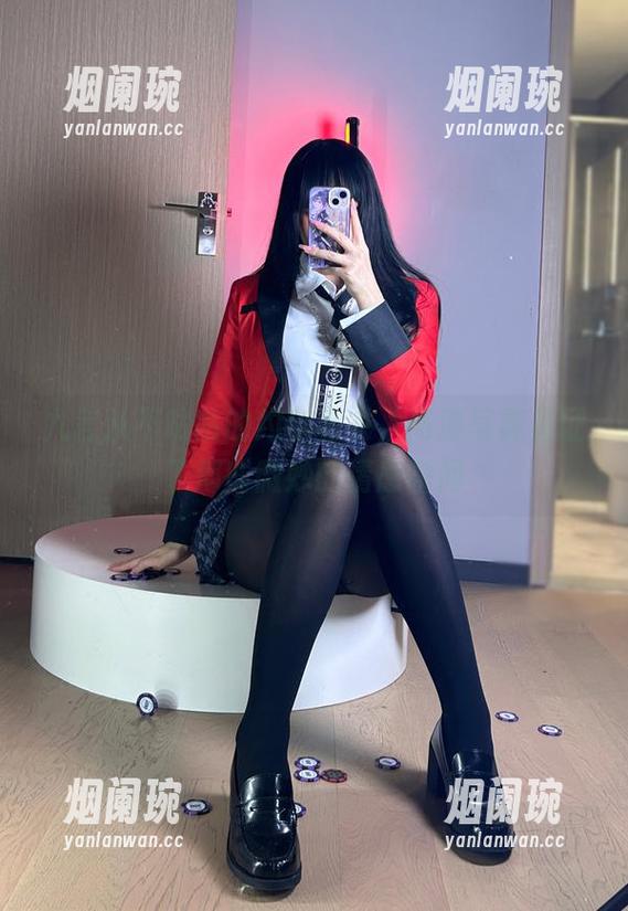 九言从不咕咕的约尔毛衣，高清写真见证了那些微妙的情感瞬间