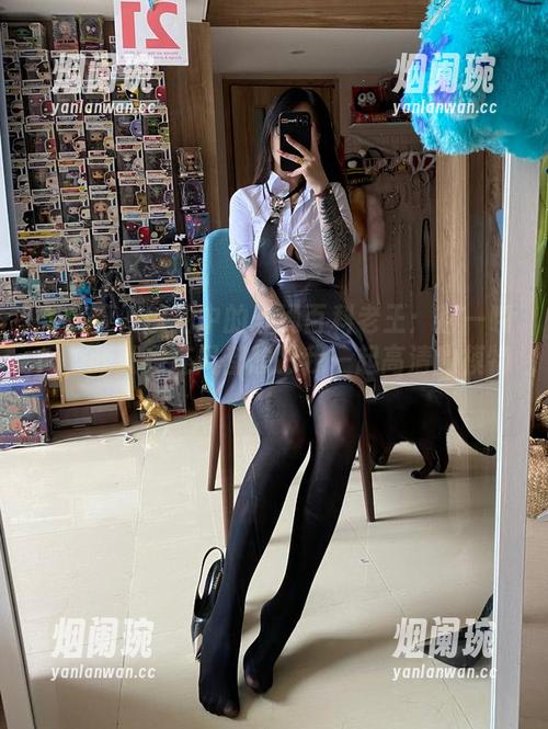微密圈 - 旅拍中的卡通百科老王：那一瞬间，我就是连风都想跟我一起高清的模特！