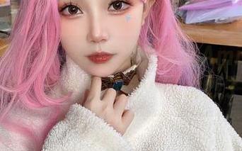 当你用高清照片捕捉到大肉丸Amiee的礼服时，那种感觉……可太妙了！