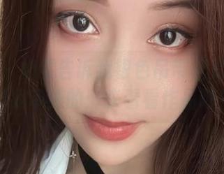 微密圈 – 奶雯告诉我银色吊带裙是如何颠覆我审美的：来看看作品吧！