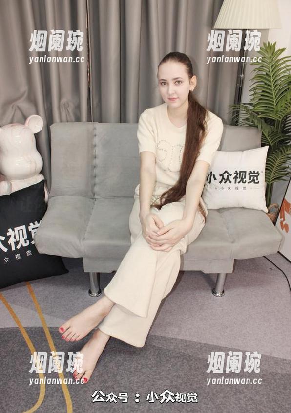 小众视觉 - 毛衣本命年，玲玲的美图合集让你感受到的，不止是温暖，还有那种醇厚的“毛”感！