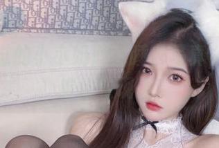 不可错过的小小奶瓶儿睡衣写真，下载就像抢救现场!