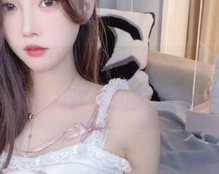 想不到吧，小小奶瓶儿的白开水毛衣定制版，竟然有这样的美图骚操作！