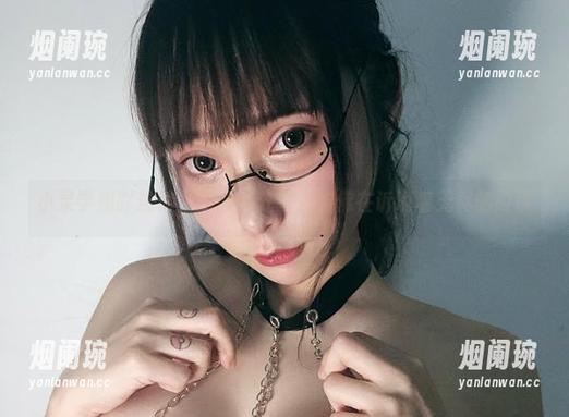 小泉学姐吖连体衣的原图分享，仿佛在诉说着无尽的故事