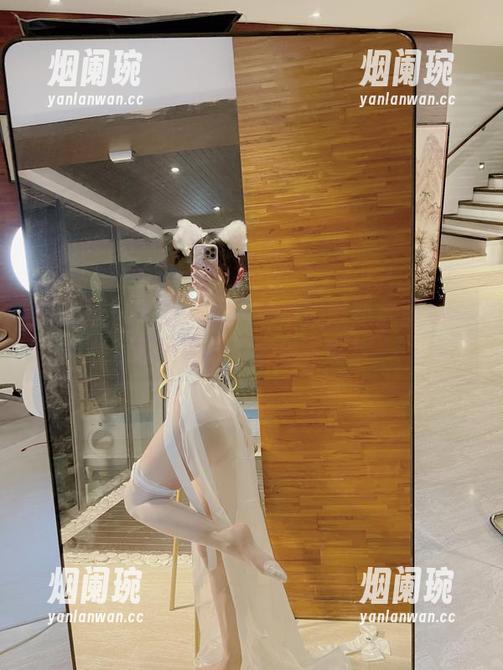 小玉吃果冻 微密圈 - 小玉吃果冻的牛奶般肌肤图集:透亮到我都替她害羞!