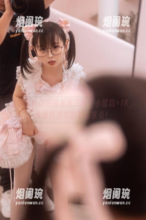 幼水铃衣的原图私房探险：小蛋糕+JK，味道和视觉的双重享受！