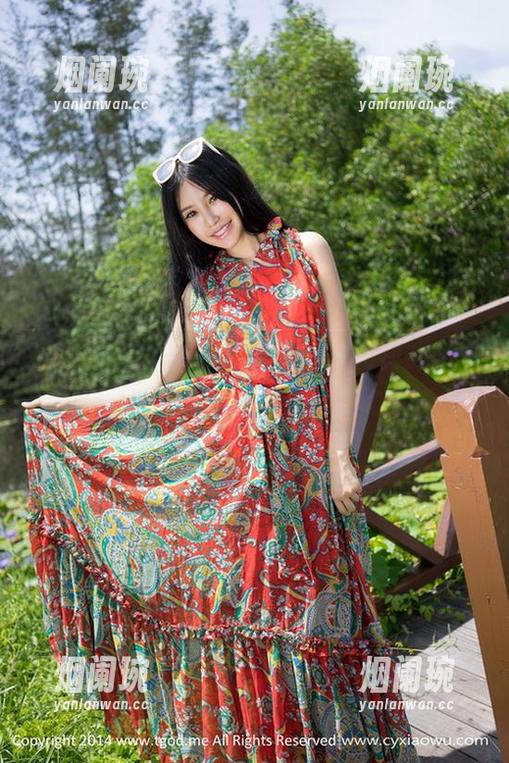 推女神 - 看施忆佳Kitty酱如何在白衬衫图集中演绎千种风情！