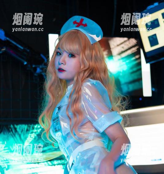 是青水的校服大变身：原图穿越，写真惹人爱！