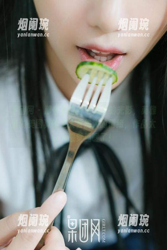 果团网 - 那些在白丝中舞动的光影，莫雅淇的美图真的是太会挑人的情绪，作品太让人感觉温暖了！