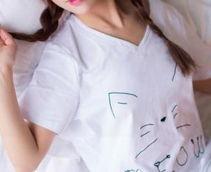 果团网 – 裴希西的红裙写真更新如潮水般涌来，心中不由得默念：这衣服太好看了！