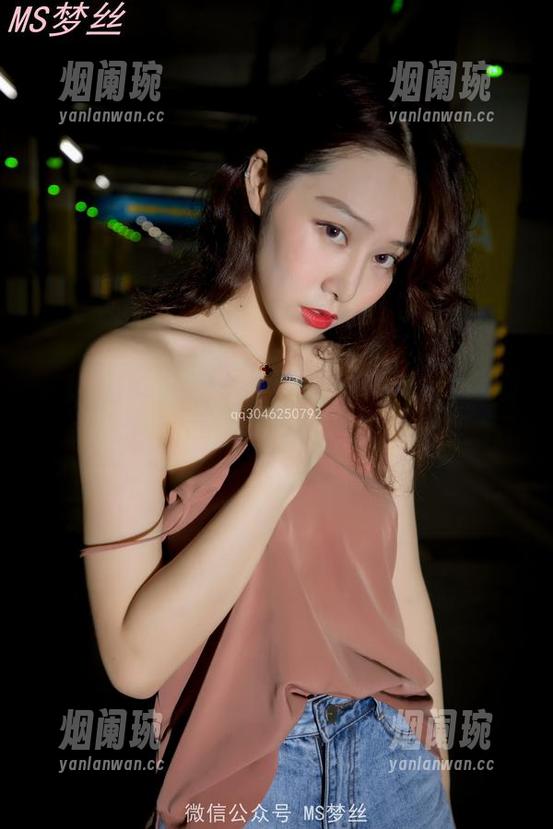 梦丝女神 - 看！花月舞在肉丝写真里翩翩起舞，壁纸都要跟着旋转！