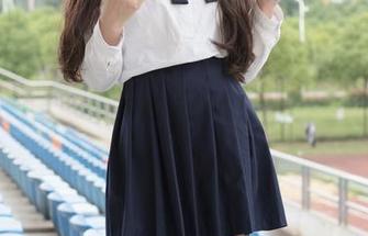 森萝财团 – 小梓的裸足壁纸：你知道的，生活需要一点‘脚’步才能不那么单调！