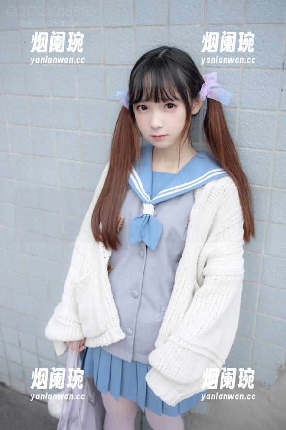 白-红-黑：森萝财团最新写真集，色彩搭配让我忍不住想多看几眼！