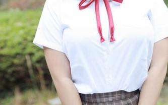 模范学院 – 文芮jeninfer与她的红裙：一套作品中的自由与欢愉！