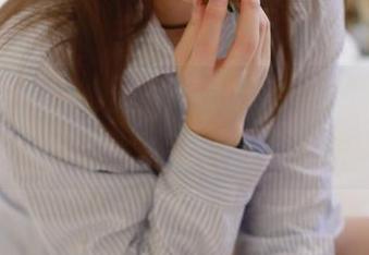 模范学院 – 看这里！樱桃小犊子的最新护士作品集，轻松俘获你的心。