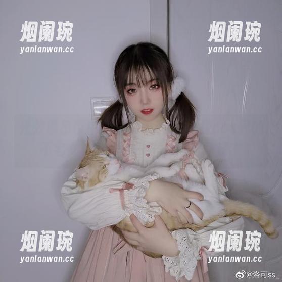 光效黑吊带中的洛可ss：简直是cos界的不老女神！原图一出，谁与争锋？