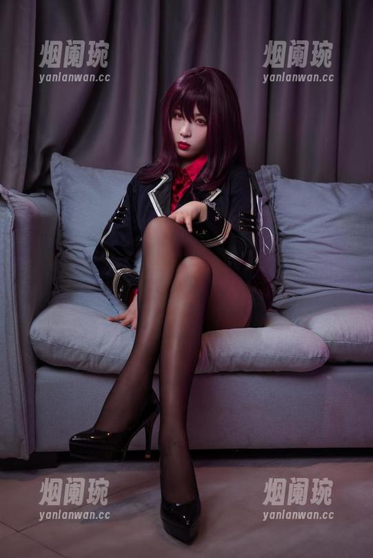 “海克斯科技小蛋糕”美腿私拍：作品就像调皮的小精灵，动人又俏皮！