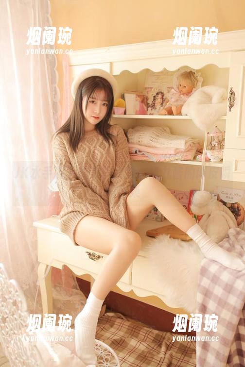 JK水手服下的美图大集：猫九酱的调皮瞬间合集