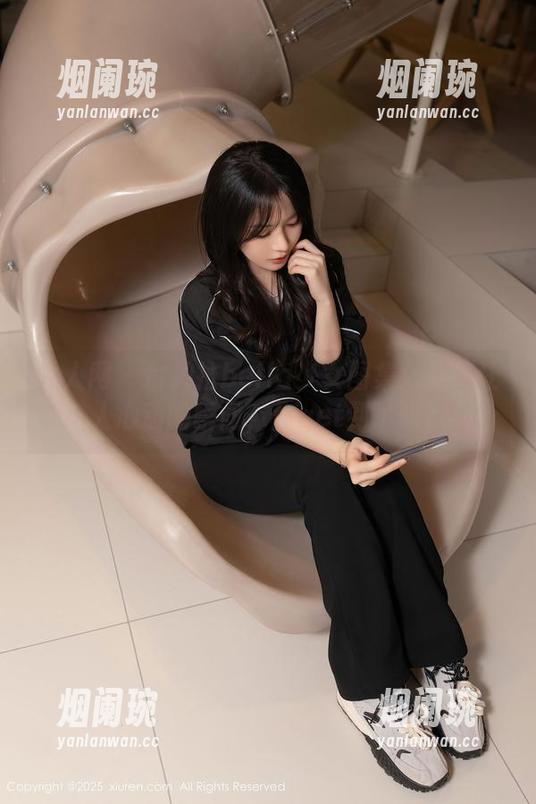 秀人网 - 余贝拉bella少女图集：那些让人心动的瞬间，你get到了吗？
