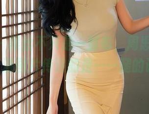 秀人网 – 黑丝不只是一层布，周思乔Betty的高清图片传递的是……腿的诗意！
