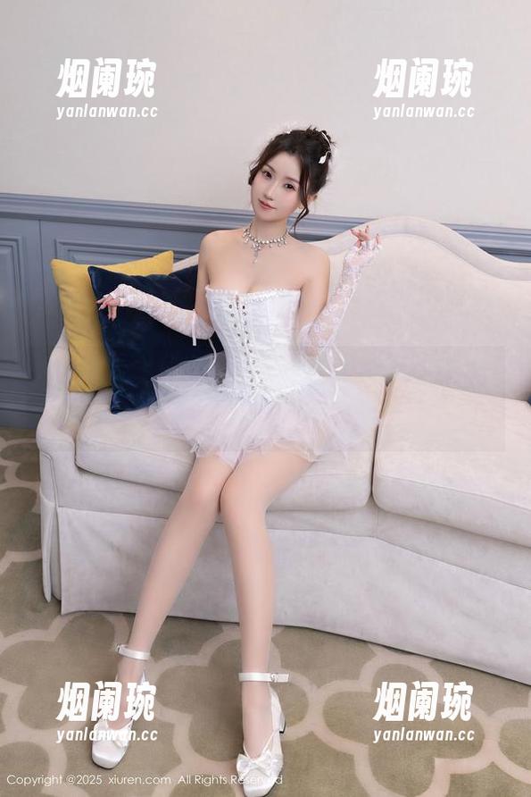 秀人网 - 快来盲狙徐莉芝Booty的套装合集，看看她用钱堆出来的拍摄技巧！