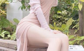 秀人网 – 在杏子Yada的红裙世界里徜徉：写真集更新！那些原图更是让人意犹未尽