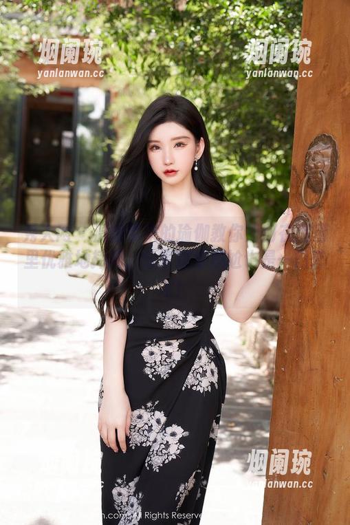 秀人网 - 温妮带来的瑜伽教你如何在高清里优雅地摔倒，分享这份尴尬也是一门艺术！