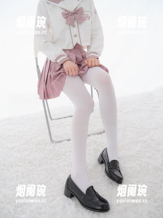紧急企划 - 小恩的最新美腿原图，光影之间，一切都那么绝妙！