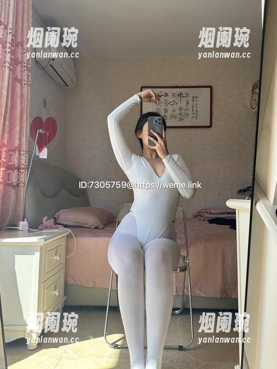 美邵女Baby 微密圈 - 免费!美邵女Baby的牛仔裤合集,不试试怎么知道会不会被种草?