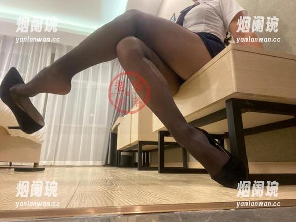 微密圈 - 若若老师的泳衣写真：为你打开清凉的夏夜想象！