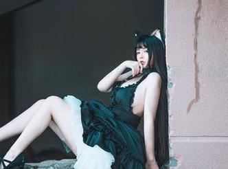 跟随落落Raku的连体衣，探寻写真集中的每一寸光影分享，真是意外的惊喜！