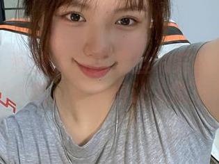 微密圈 – 葱油饼er与黑丝的完美邂逅：分享她的原图，惊艳得让人挪不开眼！