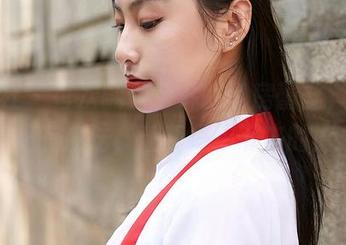 蜜桃社 – 每次翻到伊琳的私房蕾丝，图片就像是有魔法，让我停不下来的魔力！