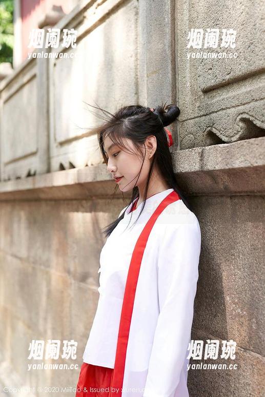 蜜桃社 - 佩琦Pinky校服写真，原来无圣光也可以是甜美的诱惑。